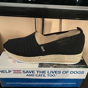 BNIB Size 9 Skechers Highlight 2.0 BOBS